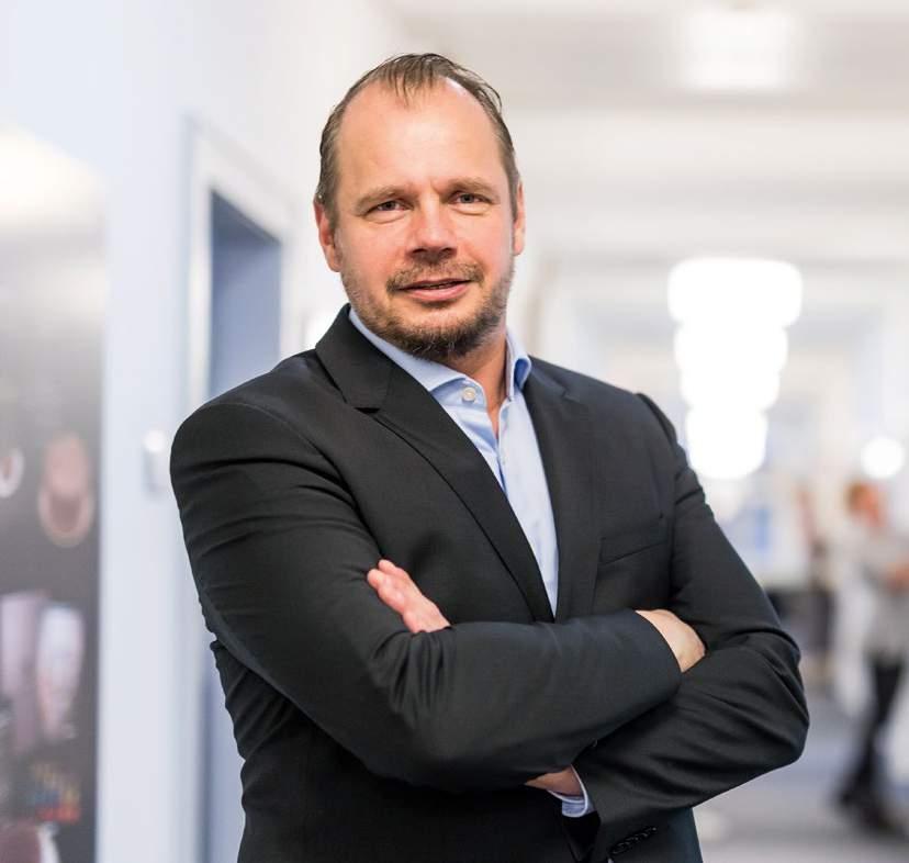 PORTRAIT DIE DIALOGAGENTEN Dialogagenten -Geschäftsführer Sven Bruck ist Spezialist für Customer- Relationship-Management.