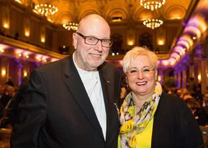 l.) IHK-Ehrenpräsident Friedhelm Sträter mit Ehefrau Ute Hans