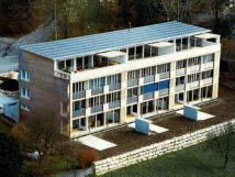 14, Schweizer Solarpreis 2003), das '6 Familienhaus Sunny Woods' [49] (Fig. 15, Europäischer und Schweizer Solarpreis 2002), oder die Projekte 'Dock Midfield' Flughafen Zürich [62] (Fig.