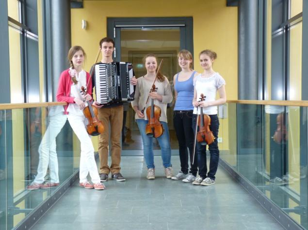 13 Spendenprojekt Töne für die neue Musikschule Auch in diesem Jahr konnte das Spendenprojekt Töne für die neue Musikschule des Fördervereines fortgesetzt werden.