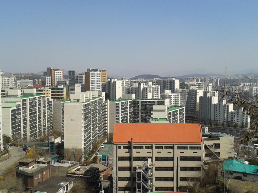 edu Weiterer Kontakt: In Seoul ist die Bevölkerungsdichte mehr als fünf Mal so hoch wie in Hamburg trotzdem gibt es auch hier noch Urban Voids (Bild: Philipp Dechow / KIT).