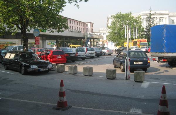 Barrierefreie Querungsstellen für Geh- und Sehbehinderte Hessischer Leitfaden Unbehinderter Mobilität Bernhard Kohaupt 1.