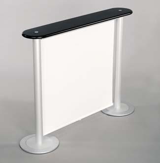 il tavolo longtable é fatto in mdf di color nero, quindi particolarmente robusto e durevole.