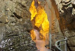 >> Grottenpark des Varone-Wasserfalls Tenno Seit seiner Eröffnung im Jahr 1874 erfreut sich der Grottenpark des Varone-Wasserfalls großer Beliebtheit bei Besuchern.