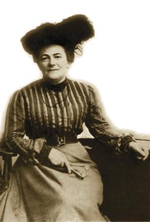 Internationaler Sozialistenkongress 1907 in Stuttgart Clara Zetkin ist an den Vorbereitungen zum Kongress beteiligt. Sie hält eine Rede zur Frage des Frauenwahlrechts.