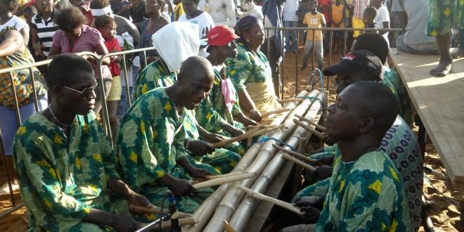 Demokratische Mitbestimmung Kundum-Festival der Nzema (Südosten der Elfenbeinküste): Jeder hat frei und im