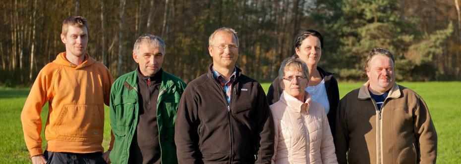 Über uns Die Betriebe Saalower Mast GmbH, Saalower Agrar GmbH und Gadsdorfer Bauernhof GmbH sind ein landwirtschaftliches Familienunternehmen.