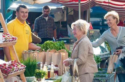 Wer gern kocht, gern isst und auf Qualität Wert legt, ist hier genau richtig: Die Märkte in unserer Altstadt, der Wochenmarkt an der Draulände, der Alpen-Adria-