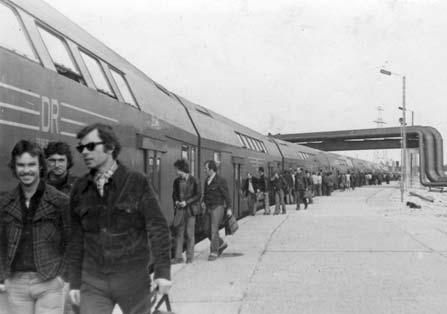 Die Züge wurden mit je einer Zug- und einer Schlußlok gefahren, da im Kraftwerk Jänschwalde das Gleis 23 ein Stumpfgleis war. Ab Juli 1979 verkehrten die Züge im Wendezugbetrieb.