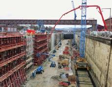 Instandsetzung der Mittelmauer Im Dezember 2011 sind diese Arbeiten für den Massivbau an die Firma Felbermayr und für den Stahlwasserbau an die Firma Eiffel Deutschland vergeben worden.