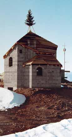 1984 gab Johann Plankensteiner mit seinen Leuten der Kronplatzkapelle ein Dach Eindrucksvoll präsentiert sich die einfache und doch atemberaubende Innenseite der Kronplatzkapelle nichts mehr für ihn