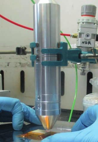 Plasmareinigung einer vergilbten Probe des Kunststoffes ABS (Acrylnitril-Butadien-Styrol), L. Sampaio.