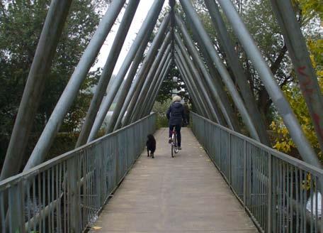 Hier ist zu unterscheiden in ausschließlich von Rad- und gegebenenfalls Fußgängerverkehr genutzte Brücken sowie in Straßenbrücken, die vom
