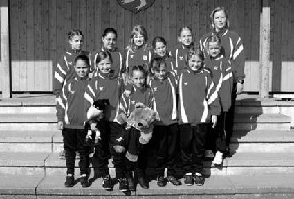 Die U10-Mädchen (Erste U 10 Mädchenmannschaft des Rieds) Die F 3 oder auch U 10 genannt, besteht erst seit Anfang diesen Jahres. Die Besonderheit dieser Mannschaft ist, das alle Mädchen sind.