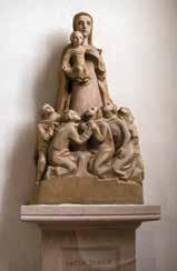 Hl. Lambertus An der Ostwand des Chores ist die Holzstatue mit Mitra und Schwert angebracht. Sie wurde um 1700 in barockem Stil geschaffen.