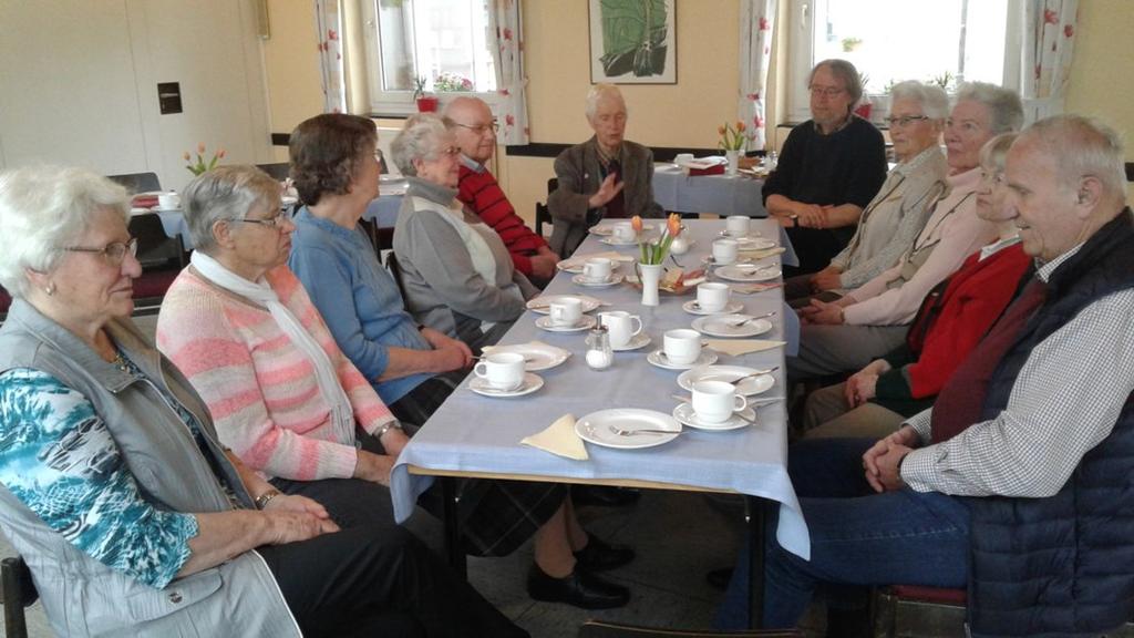 Kalthofer Senioren 80+ Treffpunkte 20 Seit 1999, als Erika Schwarzelühr zum ersten Male zu einem vierteljährlichen Treffen ins Kalthofer Gemeindezentrum eingeladen hatte, kommen die Senioren