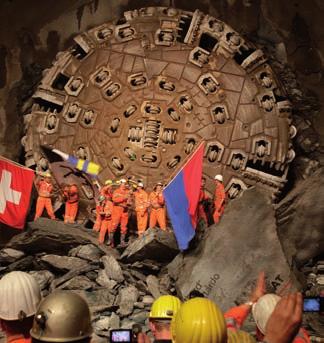 Im InfoCenter Erstfeld zeigen Modelle, Originalobjekte und audiovisuelle Medien auf einer Fläche von über 400 Quadratmetern, wie tief unter dem Gotthardmassiv der längste Tunnel der Welt entsteht.