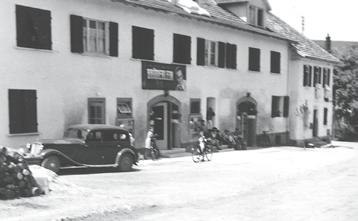 Bild 1 und 2: Das ehemalige Kino in Rutesheim. normalen Auto waren unsere Häuser nicht zu erreichen.