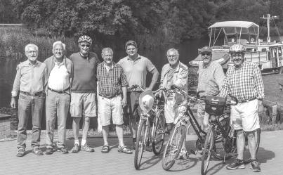 Endspurt auf dem Fahrrad Für die Endspurt Männer aus unserer Gemeinde gehört im Juni die Radtour seit 17 Jahren zur guten Tradition.