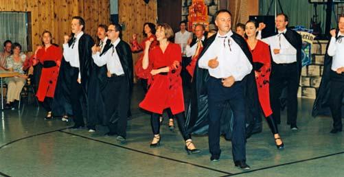 Abteilungen 100 Jahre TSV Raidwangen Abteilung Tanzsport Wir sind eine Tanzgruppe die sich einmal pro Woche aus Freude am Tanzen trifft.