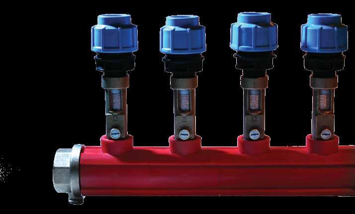 Verteiler 1 ½ Verteiler mit Durchflussregler. Das Absperrventil und der Durchflussregler sind beidseitig regelbar. Vorlauf blau, Rücklauf rot.