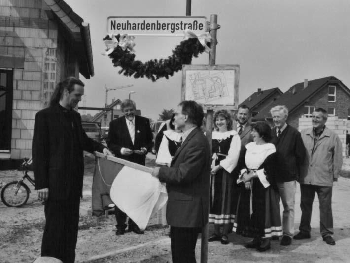 Neuhardenberg - jetzt auch als Straßenname in Hamminkeln von Heinz Breuer Der Vorschlag zur Straßenneubenennung kam schon vor drei Jahren vom HVV und wurde im Mai 2001 vom Rat der Stadt Hamminkeln