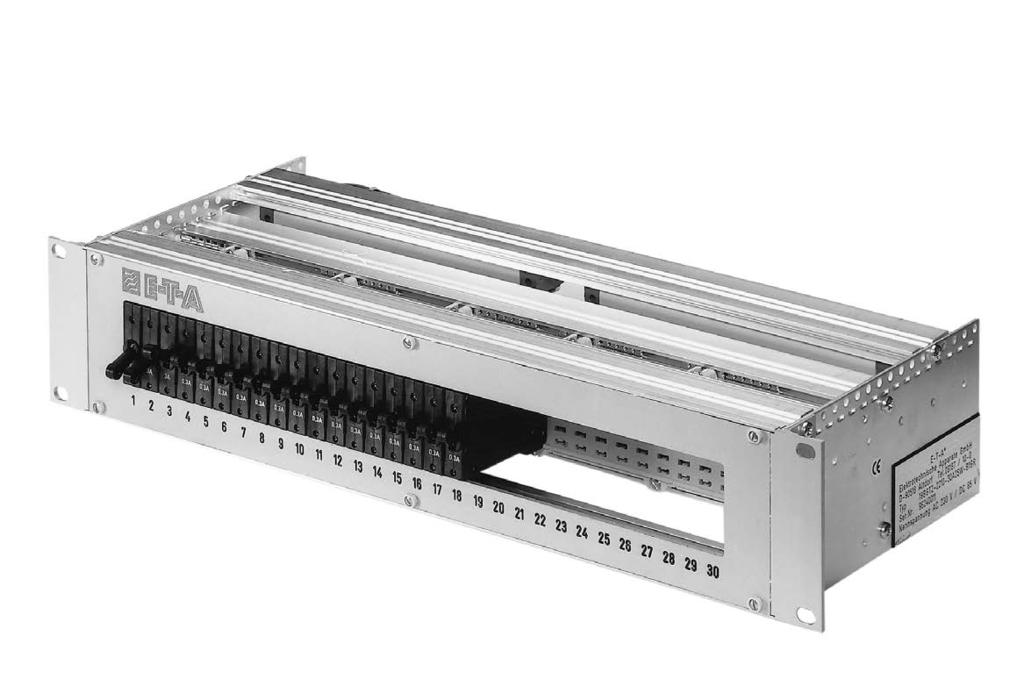 Beschreibung Die Power-D-Box ist ein kompaktes 9 Stromverteilungssystem in HE und 8 TE aus Aluminiumprofil mit eloxierter Frontplatte.