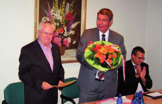 Bretzenheimer Kurier Ausgabe 230 Oktober 2009 Seite 2 TITEL Oberbürgermeister Jens Beutel gratuliert Ortsvorsteher Wolfram Erdmann zur vierten Amtszeit in Folge. als zentrale Aufgabe ans Herz.