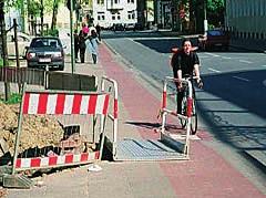 In diesem Fall ird eine Einfädelhilfe benötigt, um den Radfahrer gegenüber dem Kfz-Verkehr zu sichern.