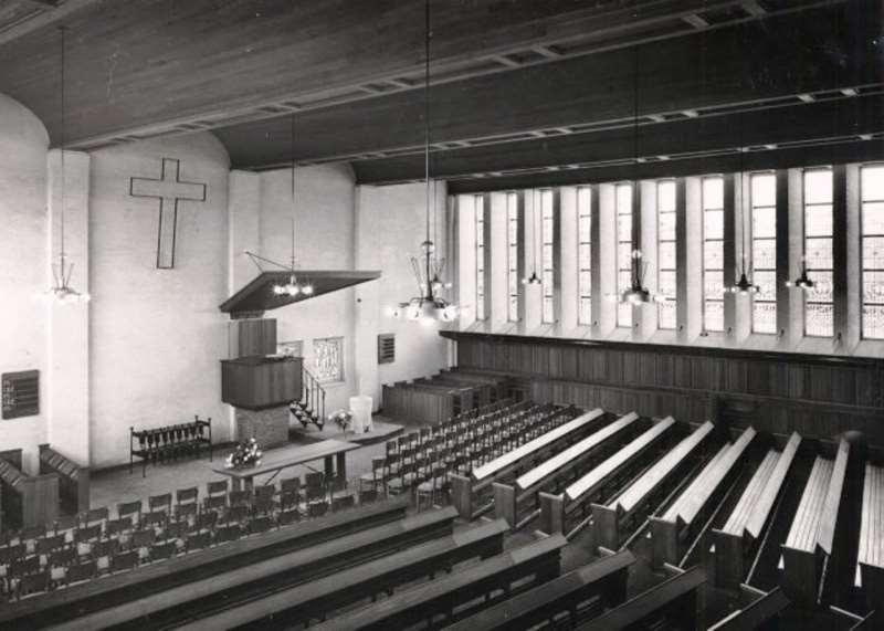 37 Berghoef & Klarenbeek, Interieur der Johanneskirche in Vlissingen, Blick Richtung Kanzel, 1955.