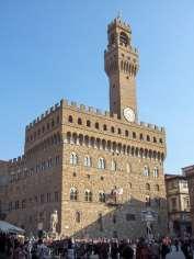 102 Palazzo Pubblicco in Siena (links) und