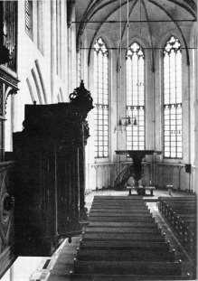 Überdies lieferte Haakma Wagenaar auch für den Langen Jan, dem Turm der Abtei, eine Restaurationsstudie (Abb. 238). Diese zeigt zwei ausgeführte Turmaufsätze des 16. und 18.