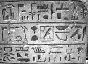 a) bis e) zu. Ägyptische Hieroglyphen (um 1500 v. Chr.
