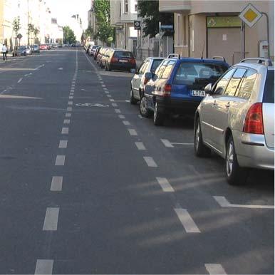 Der Vorrang des Radverkehrs wird damit verdeutlicht, ein störendes Auf-und-ab für diesen vermieden und die Abbiegegeschwindigkeiten vermindert, was die Sicherheit erhöht.