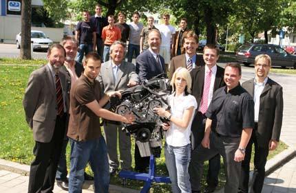 SCHULBERICHTE Dieselmotoren sowie Dipl.-Ing. Pernter von Remus Innovation, einem der führenden Sportauspuffhersteller.