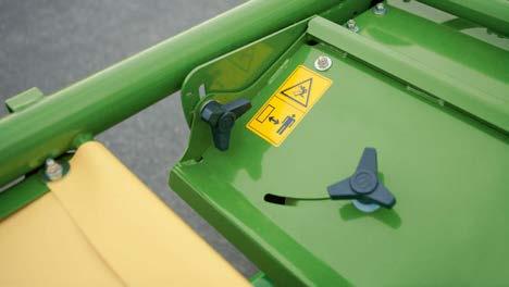 Bordhydraulik: Die Querförderbänder werden von der eigenen Bordhydraulik angetrieben und entlasten den Traktor.