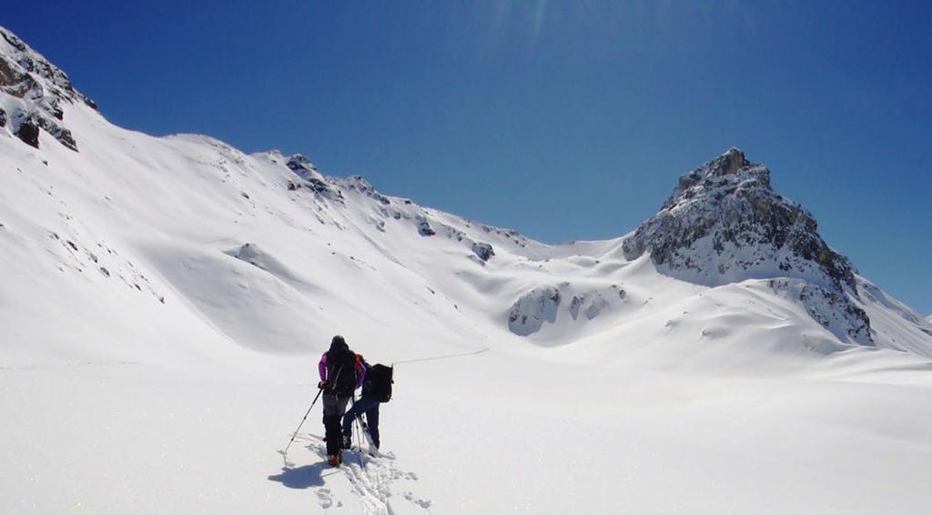 Nr. 330: Col de Vijivi, Anniviers (VS), 17. April 2012 Ein Toter. Zwei holländische Skitourengänger lösten bei der Abfahrt vom Col de Vijivi eine Schneebrettlawine aus. Diese erfasste beide Personen.