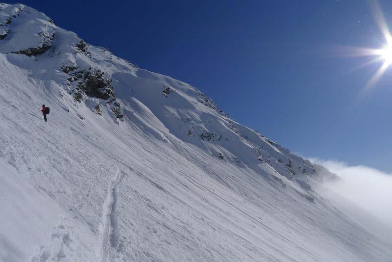 Abbildung 71: Piz Linard (1): Gruppe im Aufstieg zum Piz Linard (3410 m, Lavin/GR) am 17. April 2012. Nach einer meist trüben und eher kühlen Woche war es teils sonnig.