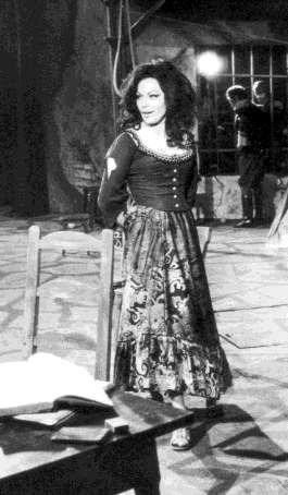 Als passable, wenn auch unkonventionelle Carmen fungierte die junge österreichische Mezzosopranistin Gertraud Eckert, die zum einhellig gefeierten Star des Abends avancierte.