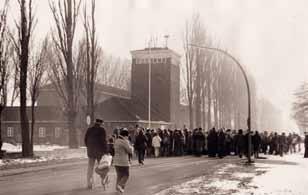 Der lange Weg bis zur Schließung der Gefängnisse 2 Neue Proteste Überlegungen, das marode Klinkerwerk weiter gewerblich zu nutzen oder es auch abzureißen, führten 1982 und 1983 zu neuen Protesten.