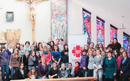 Student Caritas in Poland: Young people put together a handiwork