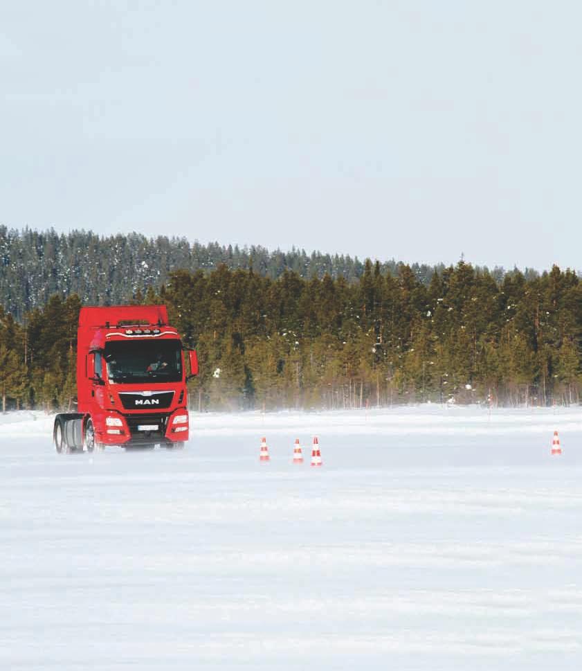 MAN MAGAZIN Kraftakt in der Kältekammer Schnee, Eis, minus 35 Grad perfekte Bedingungen für eine Probefahrt, denn ein Lkw muss auch unter extremen Bedingungen einwandfrei funktionieren.