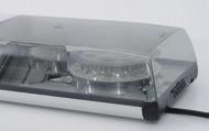 Optional: LED-Dreikammerleuchte (Schluss-, Brems- und Blinklichtwiederholung) Zulassung E1 Lichthaube mit aufgespritzer Dichtungslippe für eine wasserdichte Verbindung zwischen den einzelnen Modulen