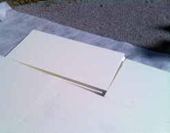 Die conzero-bodenplatte kann wesentlich einfacher plan eben verlegt werden als eine Betonplatte.