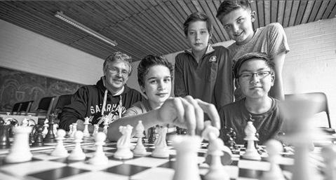 Schach-AG Viele von euch kennen Schach bereits aus dem AG-Bereich der Grundschulen, wo das Schachspiel auch mehr und mehr Anklang gefunden hat.