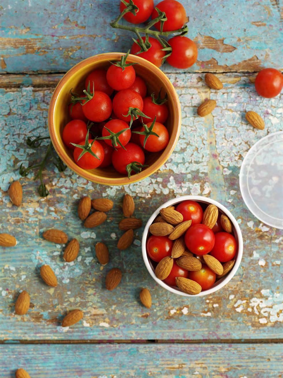 Zutaten für 2 Portionen 200 g Cherry-Tomaten (ganz) Mandel-Tomaten-Snack für den Park Mandeln und Tomaten vermischen.