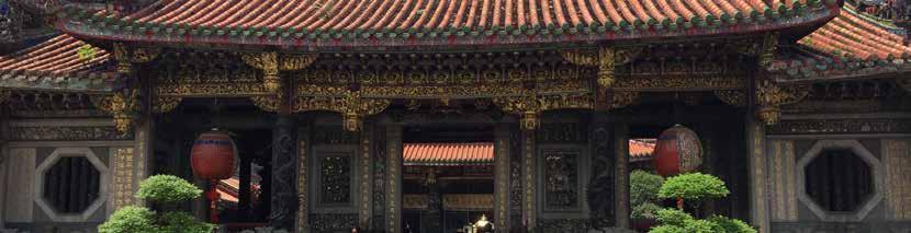 Der Tempel ist voll von Bronzestatuen, Schnitzereien und Steinbildhauereien. Ximending - Der Vergnügungsort in. Hier treffen sich die jungen Leute nach der Schule oder Uni.