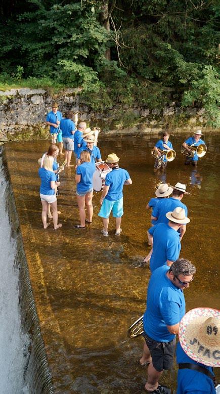 Cold Water Challenge Natürlich konnte sich auch der Musikverein Gampern nicht vor dem Sommertrend des Jahres, der Cold Water Challenge, retten. Das Prinzip ist einfach.