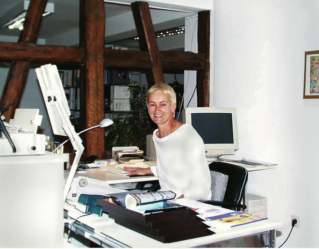 Links: Wohnen und Arbeiten unter einem Dach: Frau Lewandoske betreibt gemeinsam mit ihrem Mann eine Software-Firma.