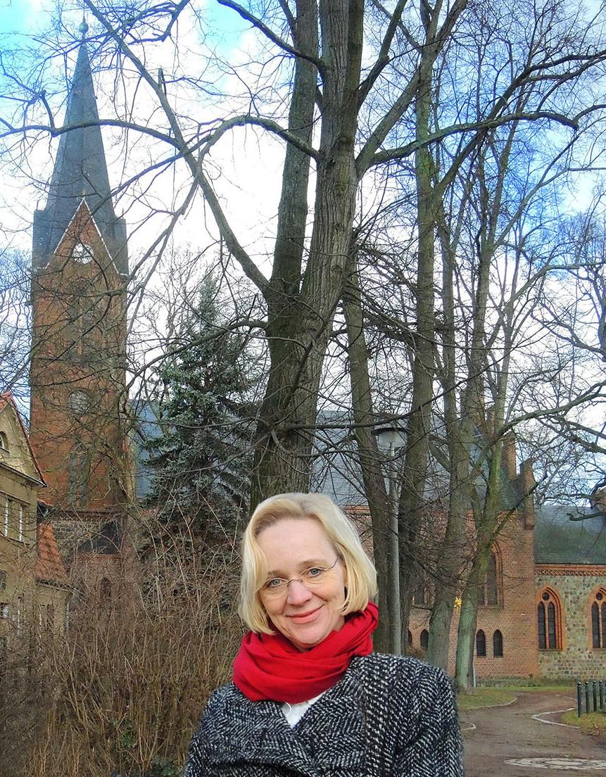 Eine Neue in Werneuchen Auch Werneuchen hat nun eine Pfarrerin. Elke Unterdörfel heißt sie und ist 55 Jahre alt. Gestern (das war am 03.02.